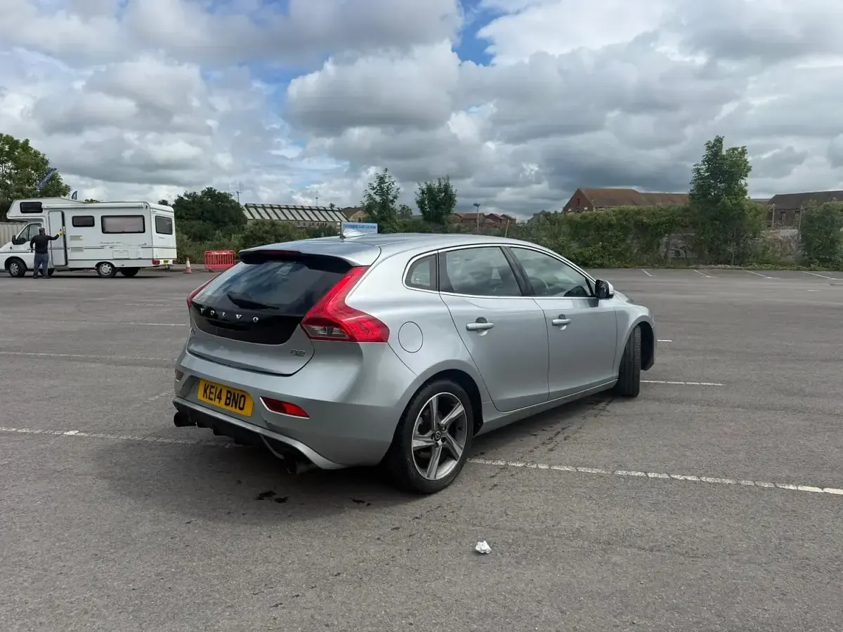 Used Volvo V40 R-Design 115 HP (84 kW) 2014 Silver Hatchback