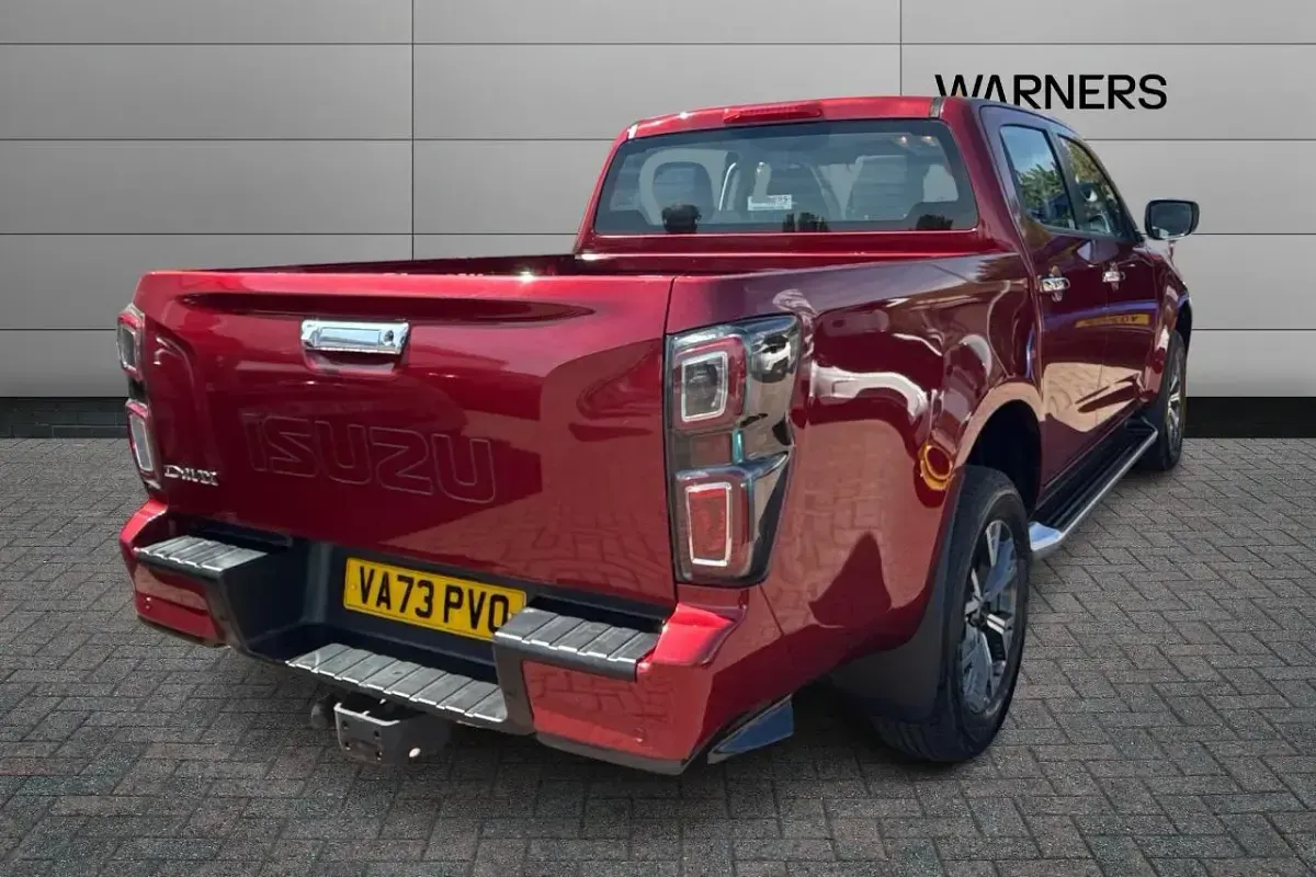 Used Isuzu D-Max 162 HP (119 kW) 2023 Red Pickup