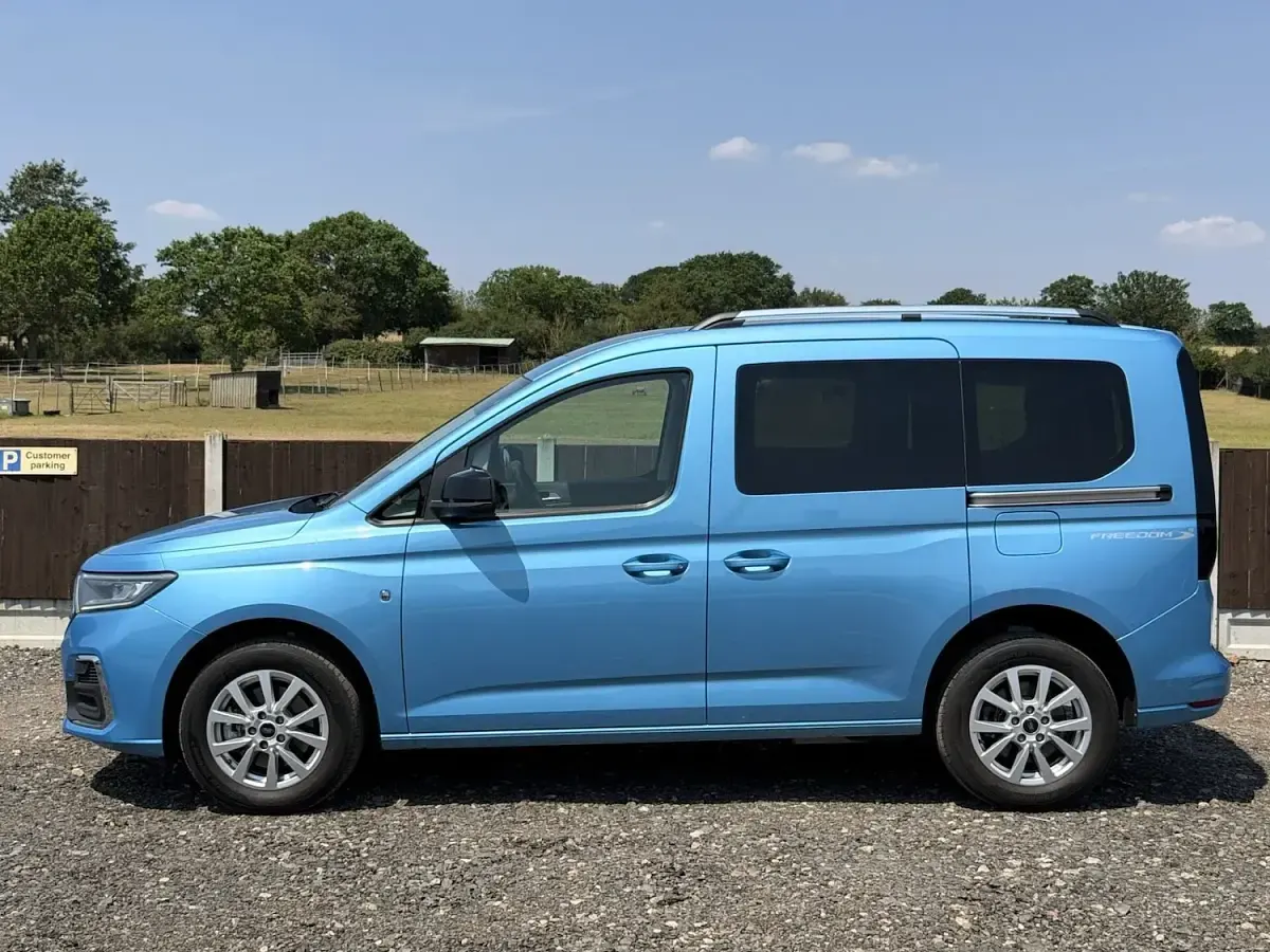 Used Ford Tourneo Connect Titanium 122 HP (89 kW) 2023 Blue MPV