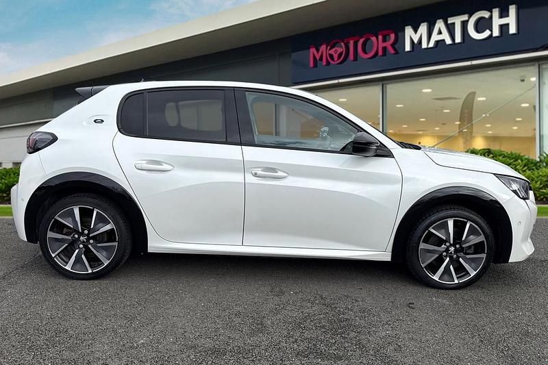 Used Peugeot e-208 Premium 100 kW (136 HP) 2021 White Hatchback
