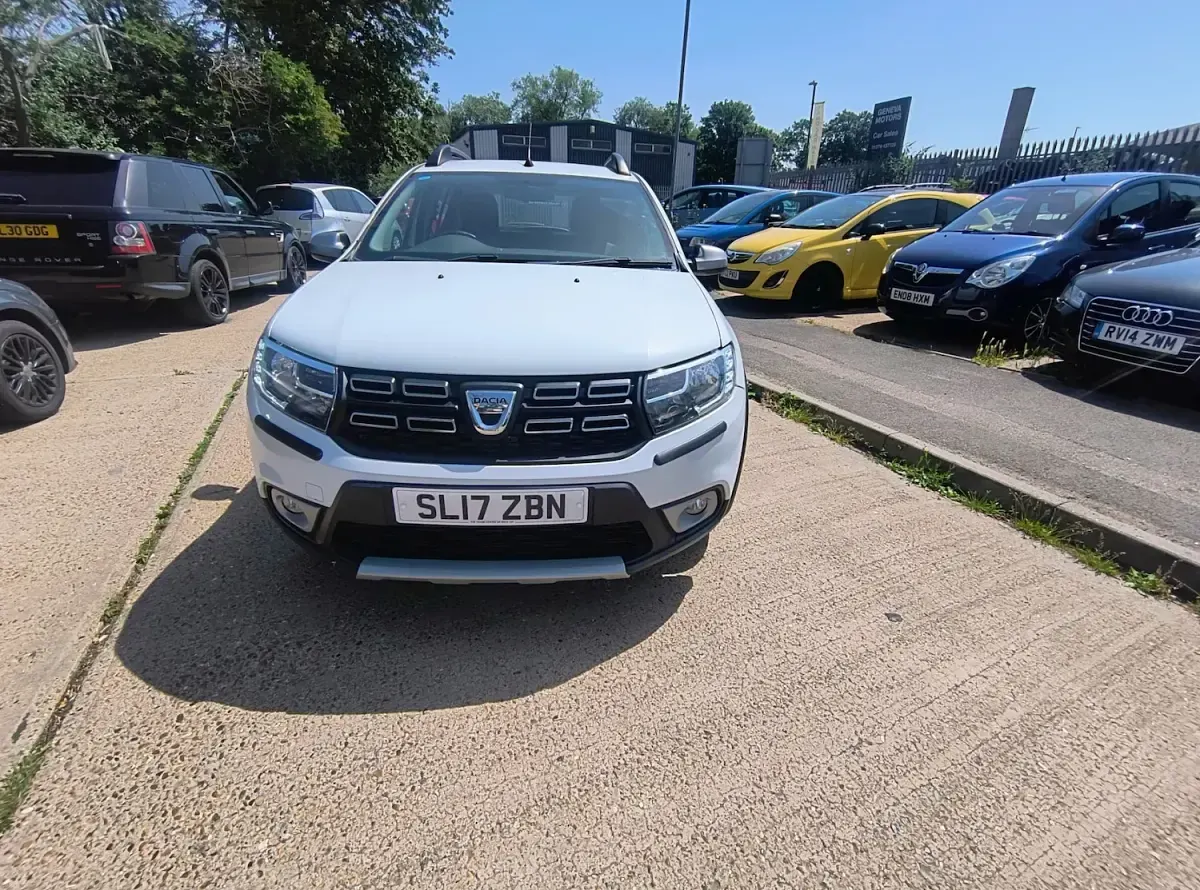 Used Dacia Sandero Lauréate 90 HP (66 kW) 2017 White Hatchback