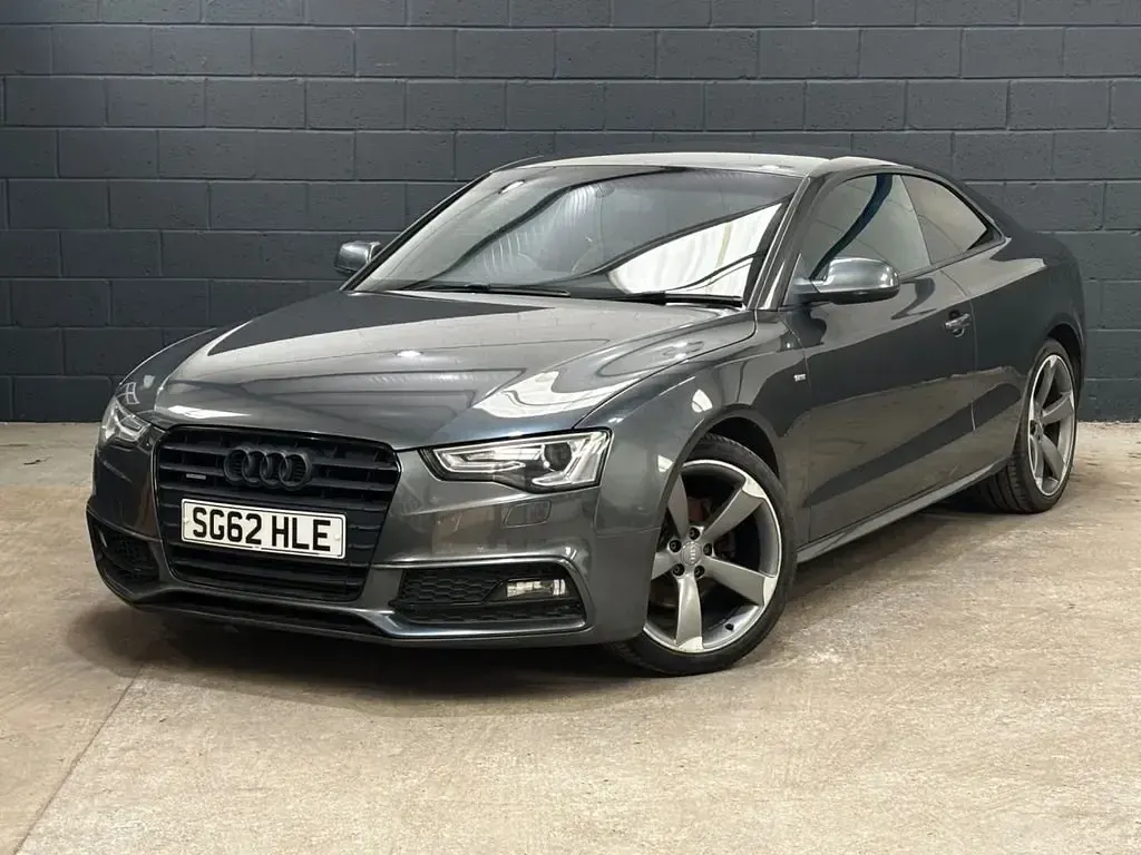 Używany Audi A5 Black Edition 177 KM (130 kW) 2012 Szary Coupe