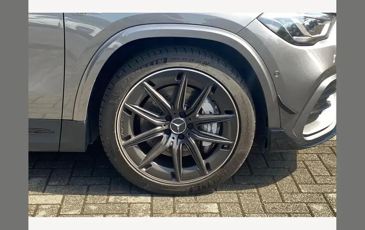 Usado Mercedes GLA35 AMG Premium Plus 301 HP (221 kW) 2025 Cinzento SUV