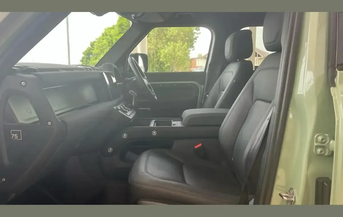Used Land Rover Defender 75th Limited Edition 300 HP (220 kW) 2023 Green SUV