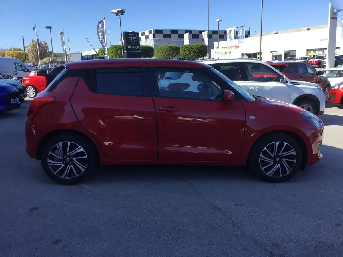 Usado Suzuki Swift SZ-L 83 CV (61 kW) 2021 Rojo Utilitario