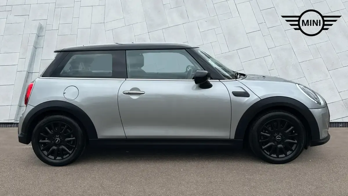 Used Mini Cooper Classic 134 HP (98 kW) 2023 Silver Hatchback
