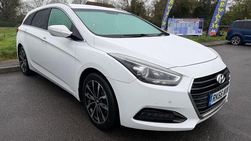 White Used 2016 Hyundai i40 SE Estate | £9,995 (A bit pricey) - Image 1/4