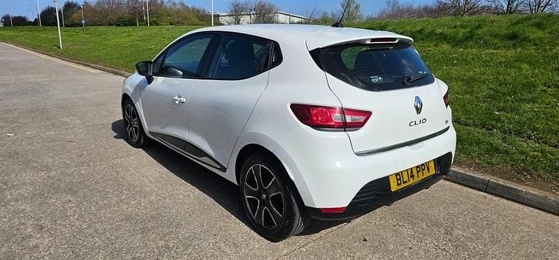Used Renault Clio IV Dynamique 2014 White Hatchback