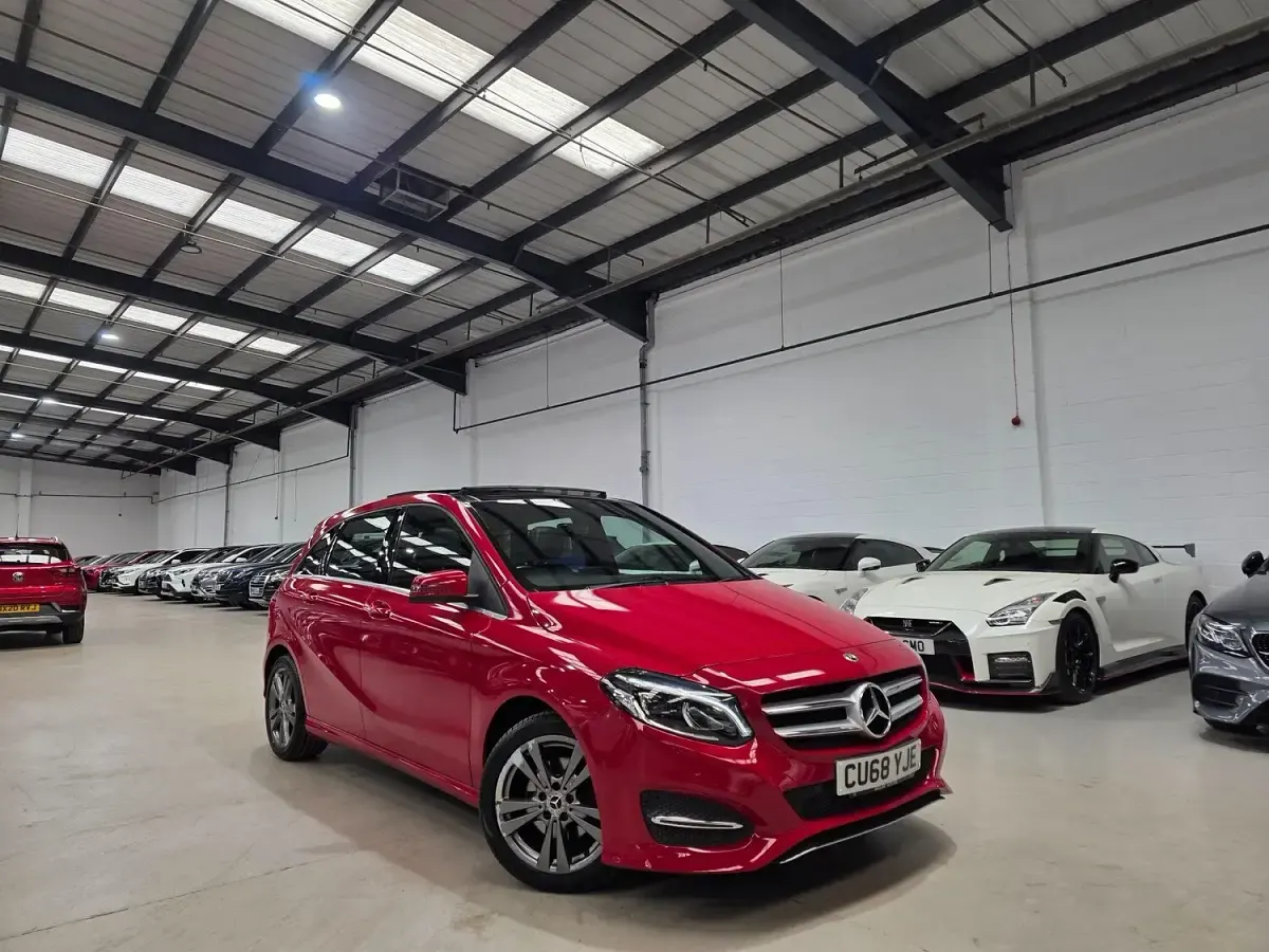 Used Mercedes B180 Exclusive 120 HP (88 kW) 2018 Red Hatchback