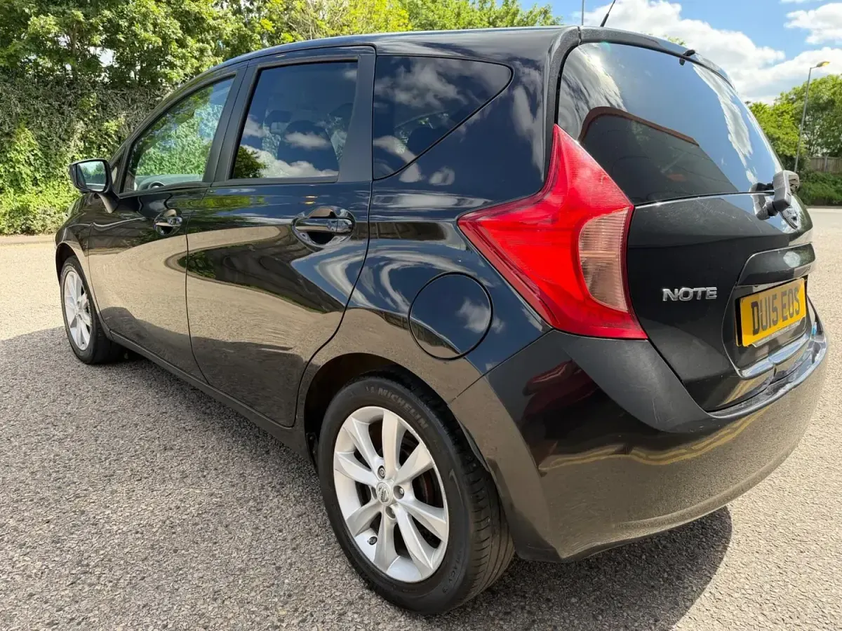 Used Nissan Note Tekna 90 HP (66 kW) 2015 Black Hatchback