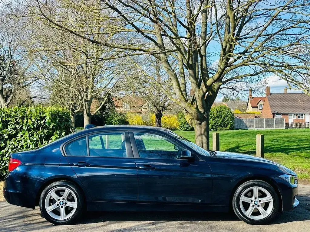 Used BMW 320 Comfort Edition 2014 Blue Sedan