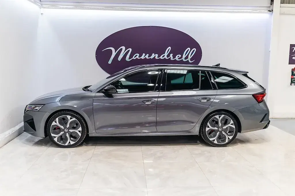 Used Skoda Octavia vRS 265 HP (194 kW) 2025 Grey Estate