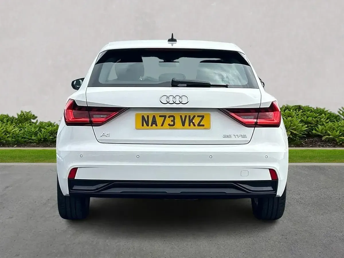 Used Audi A1 Sportback Sport 95 HP (69 kW) 2024 White Hatchback