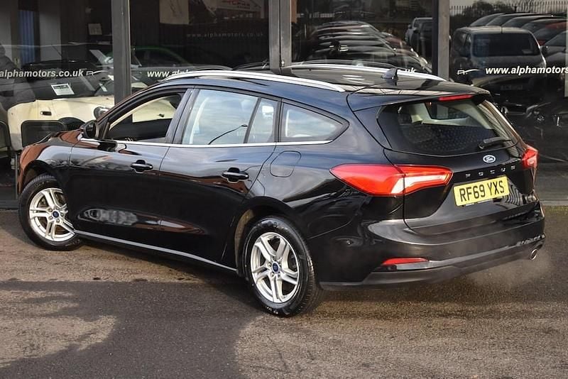 Used Ford Focus Zetec 95 HP (69 kW) 2019 Black Estate