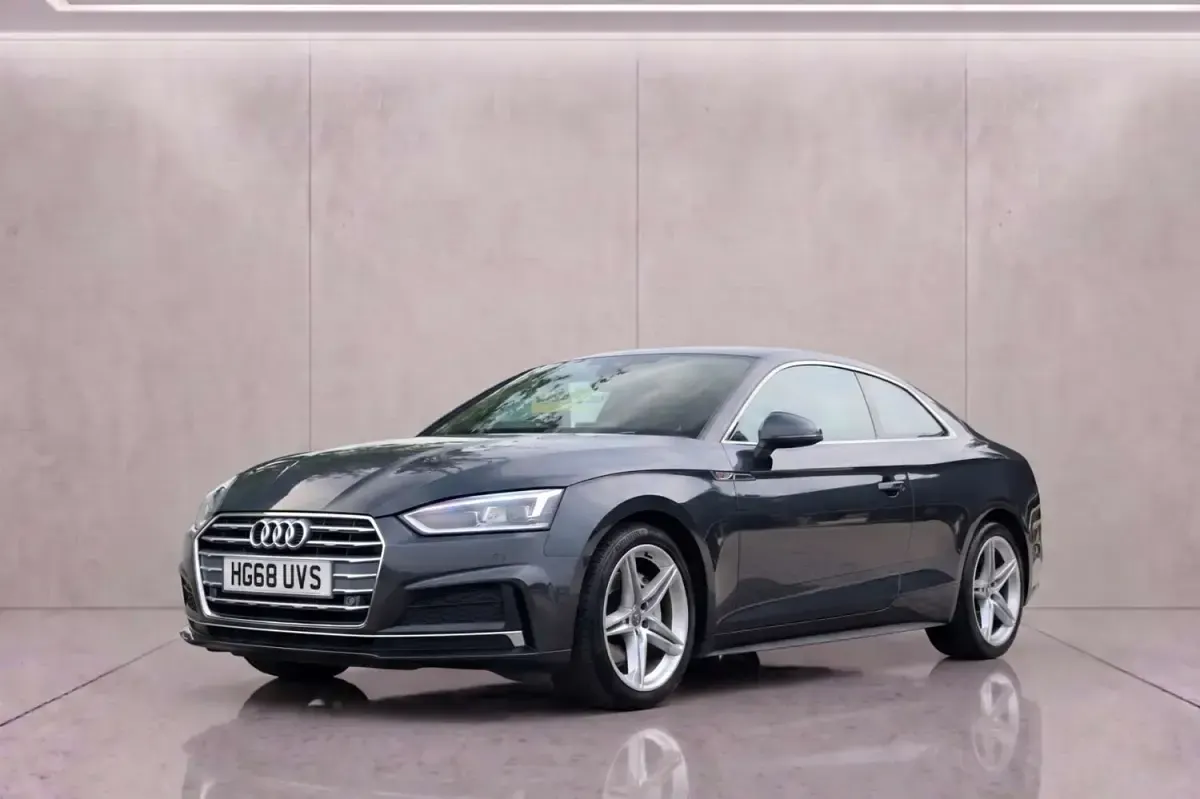 Usado Audi A5 S-Line 190 HP (139 kW) 2019 Cinzento Coupé