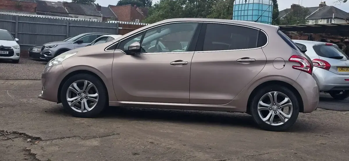 Used Peugeot 208 Allure 82 HP (60 kW) 2013 Pink Hatchback