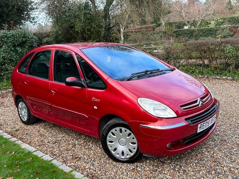 Used Citroën Xsara Picasso 2009 Red MPV