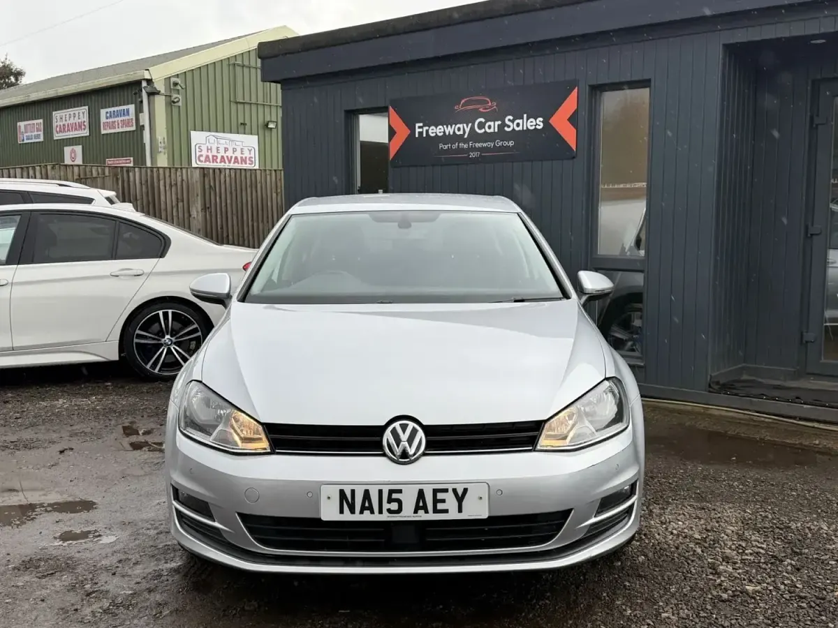 Używany VW Golf VII Match 105 KM (77 kW) 2015 Srebrny Hatchback