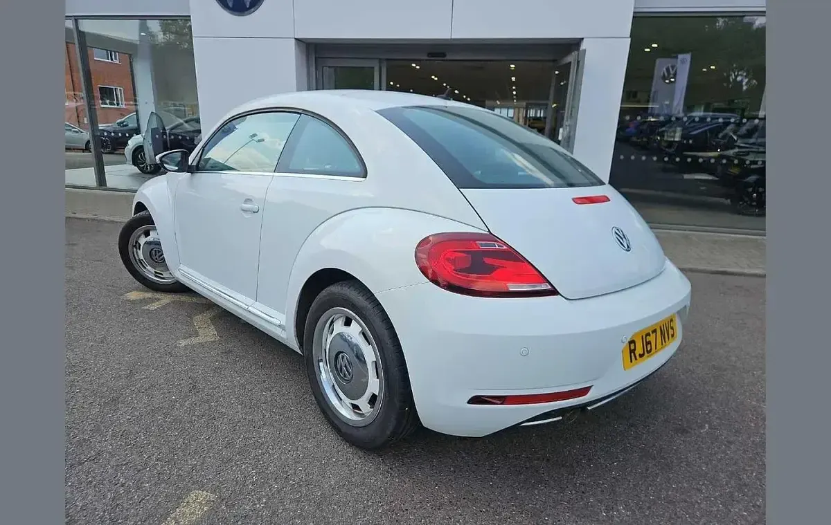 Used VW Beetle Design 105 HP (77 kW) 2017 White Hatchback