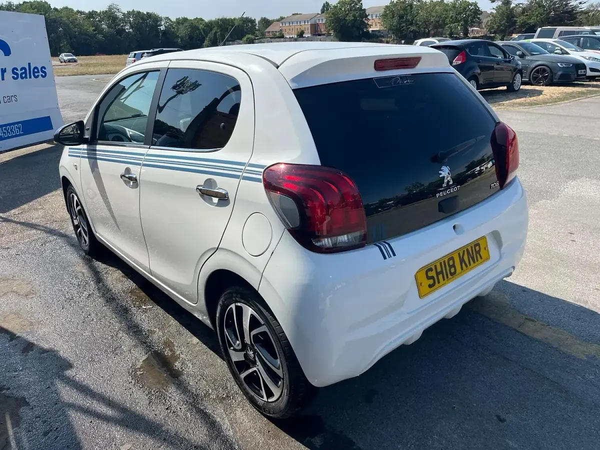 Used Peugeot 108 Collection 82 HP (60 kW) 2018 White Hatchback