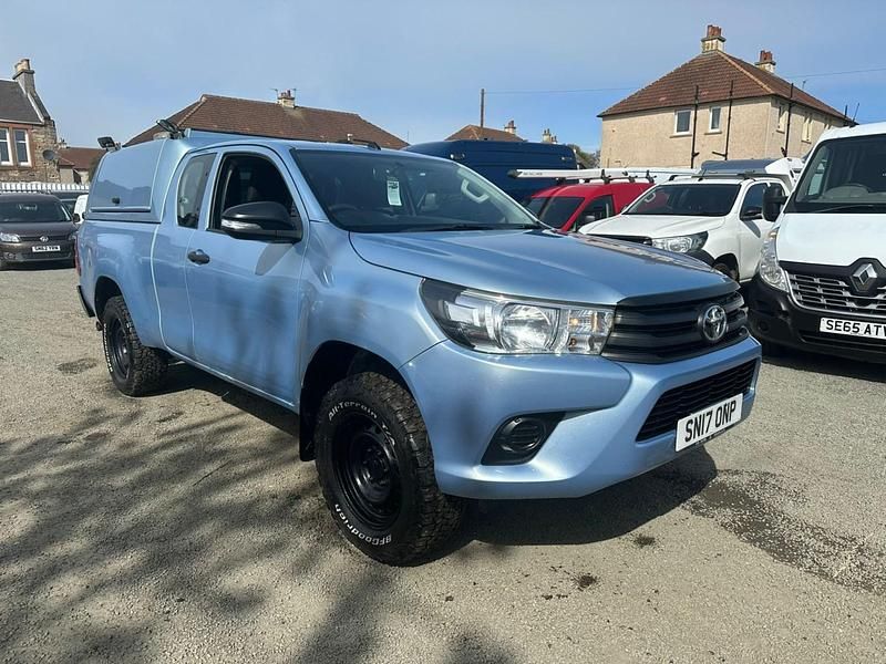 Used Toyota HiLux Active 150 HP (110 kW) 2017 Blue Pickup