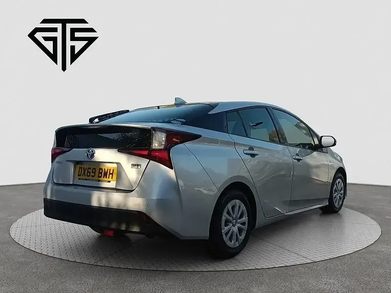 Usado Toyota Prius Business Edition 140 HP (102 kW) 2025 Prateado Citadino