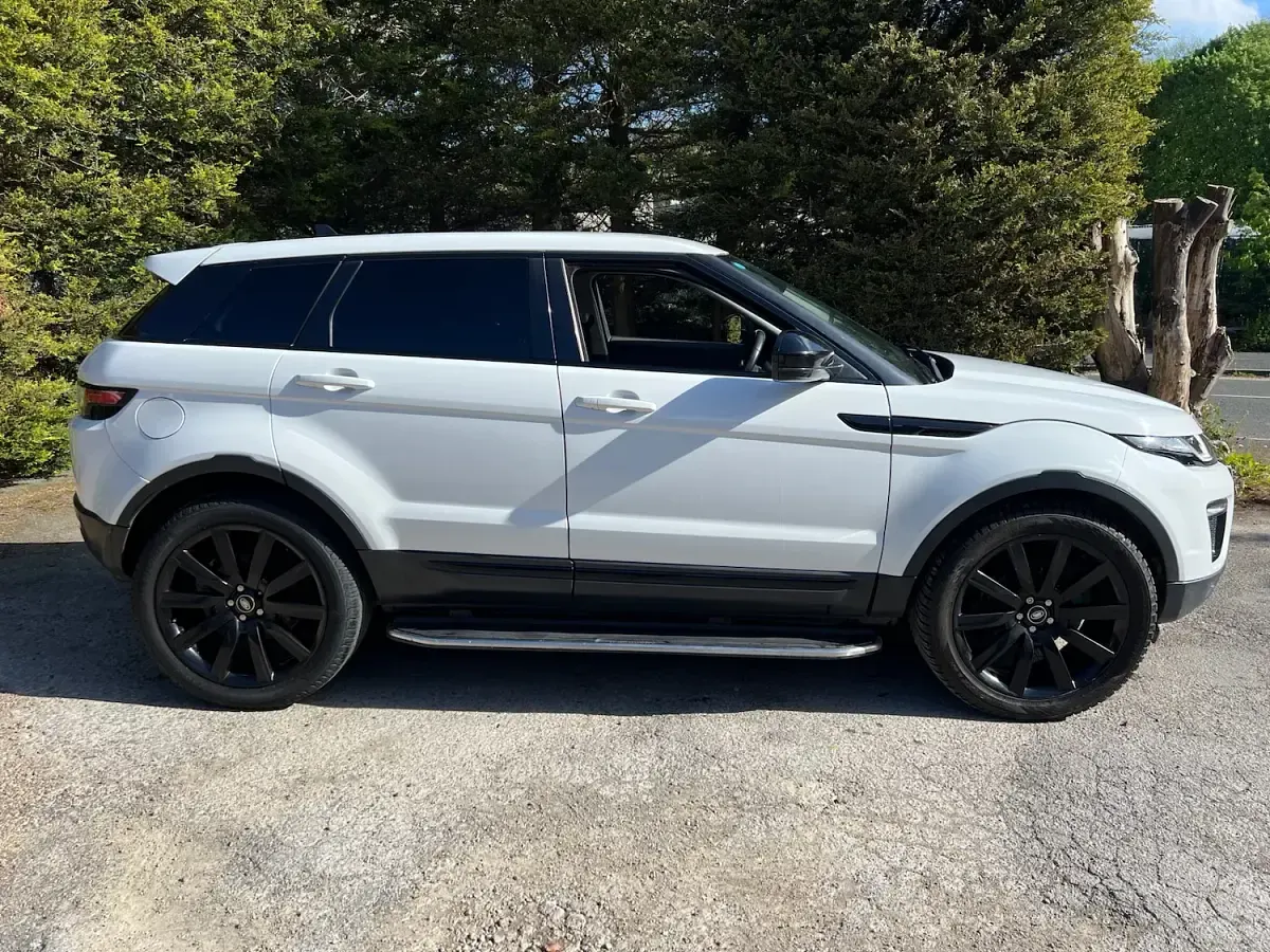 Used Land Rover Range Rover evoque SE 2015 White Estate