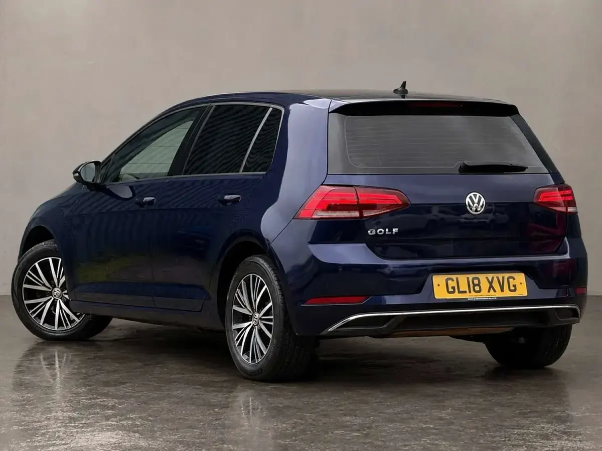 Used VW Golf VII SE 2018 Blue Hatchback