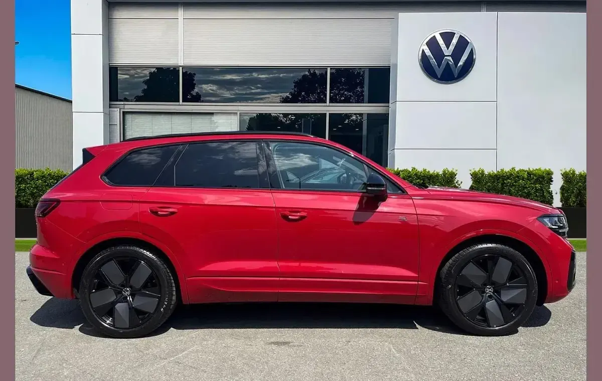 Used VW Touareg Black Edition 286 HP (210 kW) 2024 Red SUV