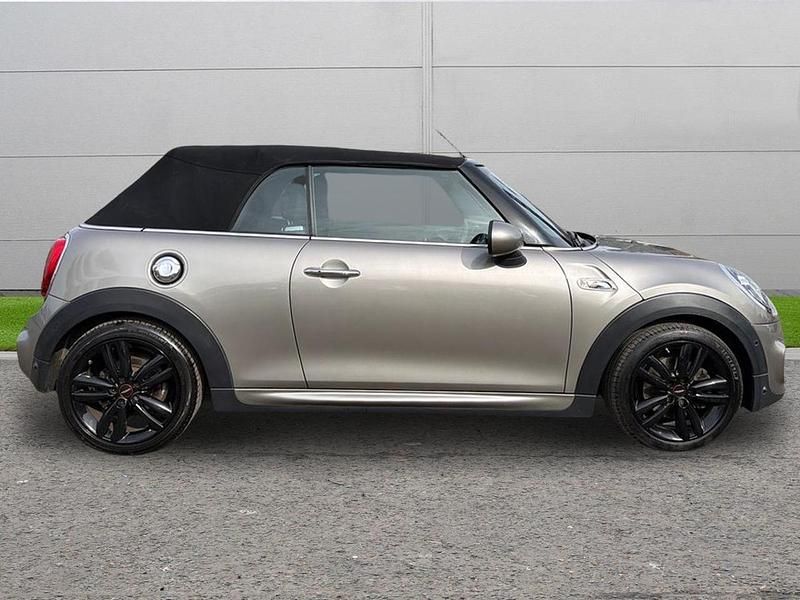 Begagnad Mini Cooper S Cabriolet Sport 189 HK (139 kW) 2019 Grå Cab