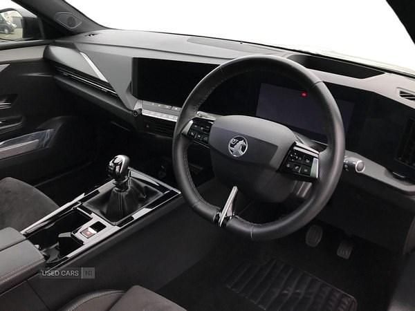 Used Vauxhall Astra Ultimate 130 HP (95 kW) 2024 White Hatchback