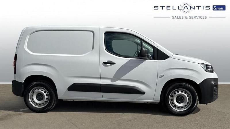White Used 2024 Citroën e-Berlingo MPV | £13,495 (Fair price) - Image 1/4