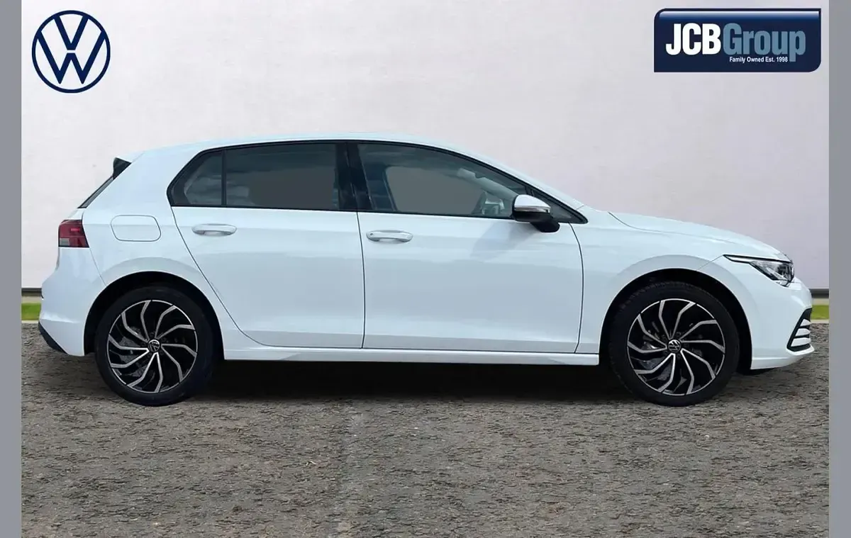 Used VW Golf VIII Life 147 HP (108 kW) 2020 White Hatchback