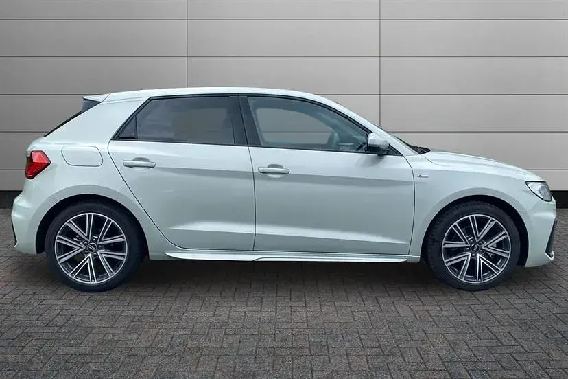 Novo Audi A1 S-Line 116 HP (85 kW) 2026 Prateado SUV