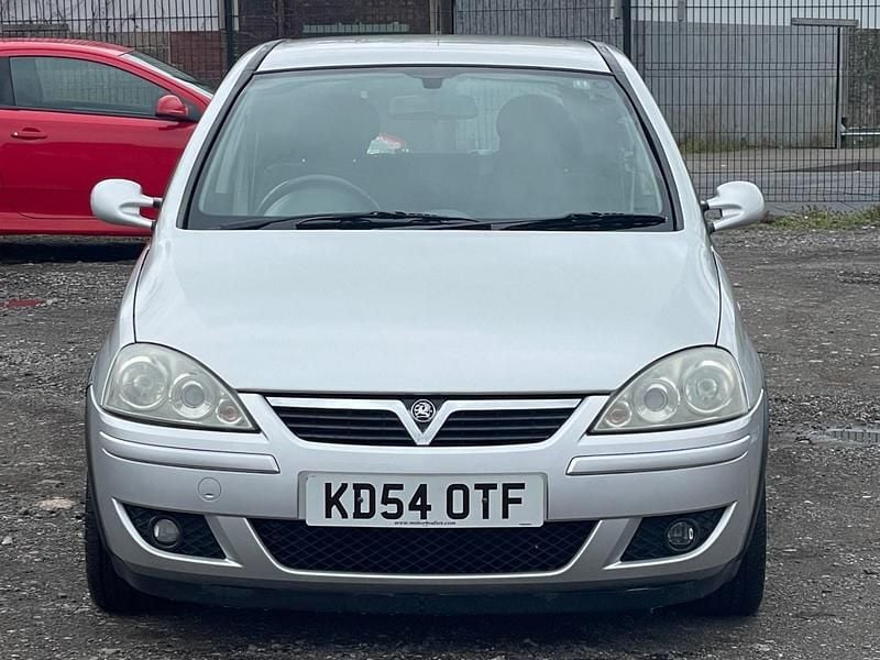 Used Vauxhall Corsa SRi 90 HP (66 kW) 2005 Silver Hatchback