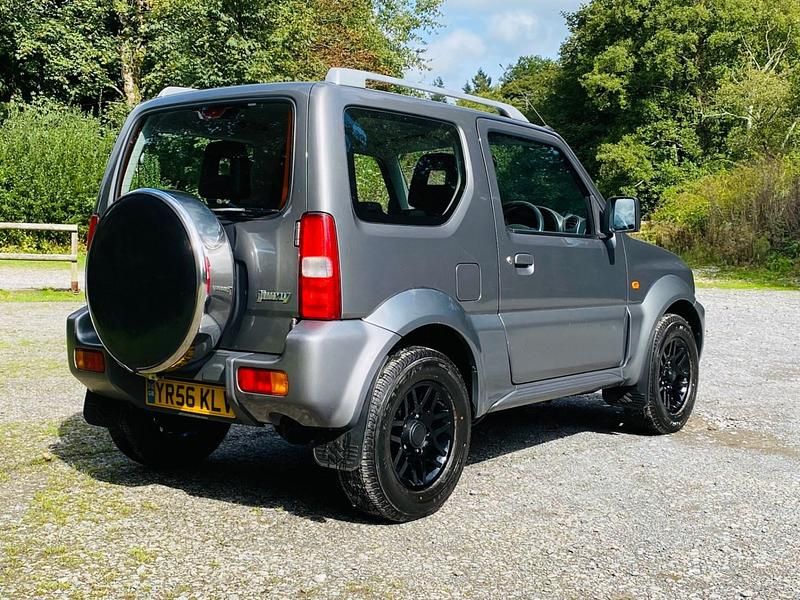 Begagnad Suzuki Jimny 2006 Grå SUV