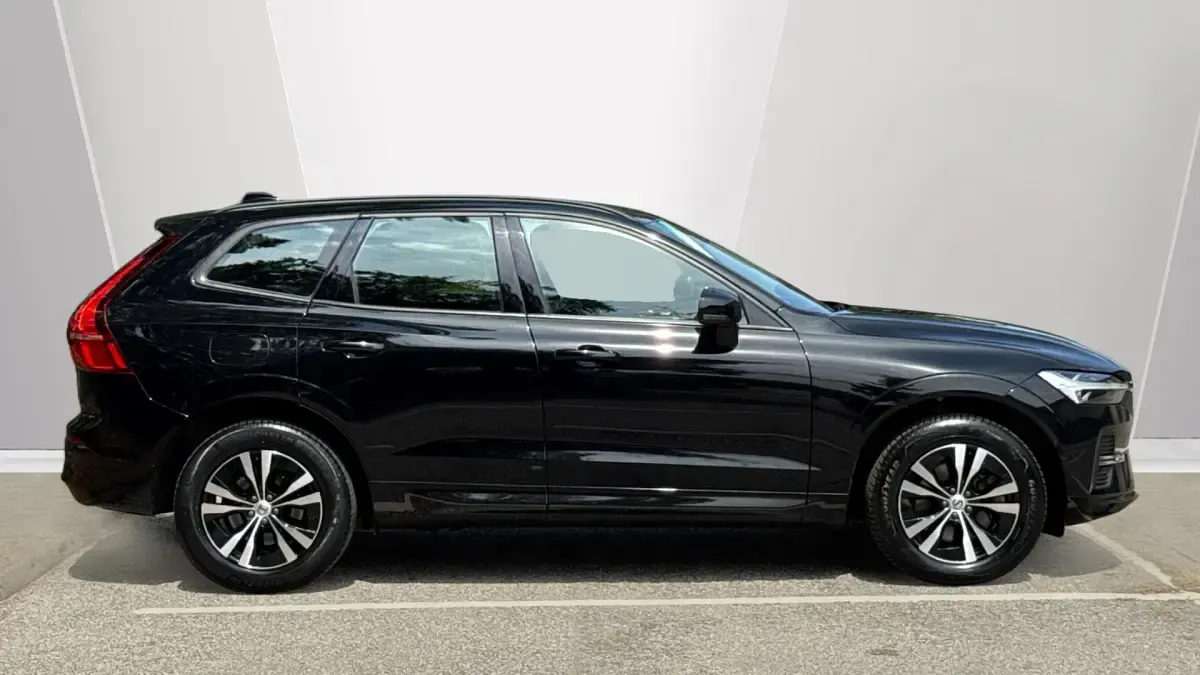 Used Volvo XC60 Core 250 HP (183 kW) 2023 Black SUV