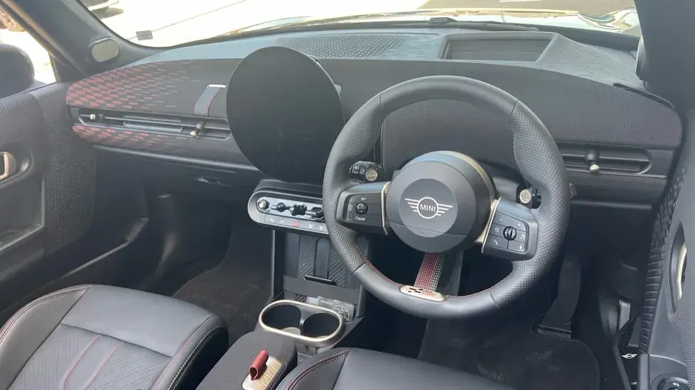Używany Mini Cooper Sport 118 kW (161 KM) 2025 Czarny Hatchback
