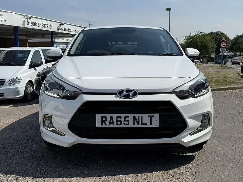 Used Hyundai i20 Sport 84 HP (61 kW) 2016 White Coupe
