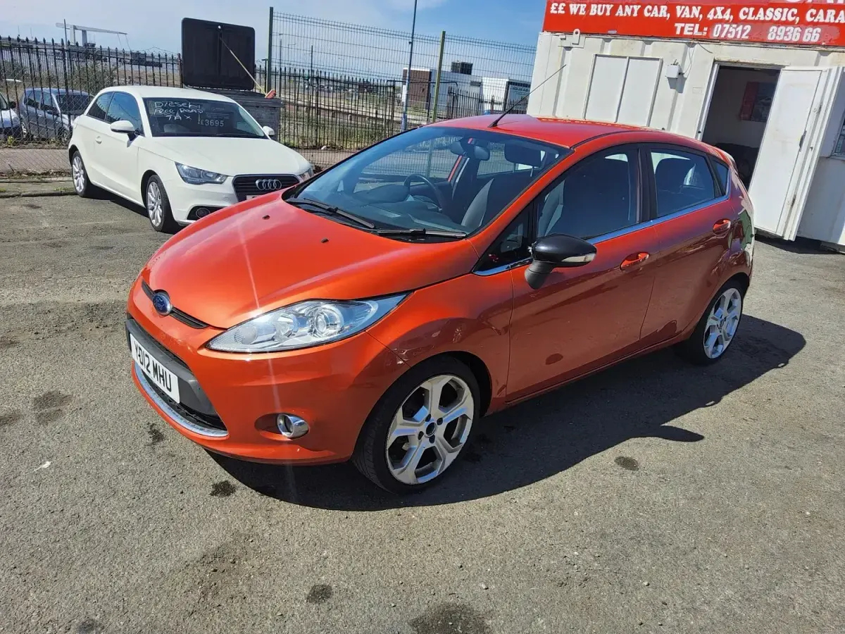 Used Ford Fiesta Zetec 96 HP (70 kW) 2012 Red Hatchback