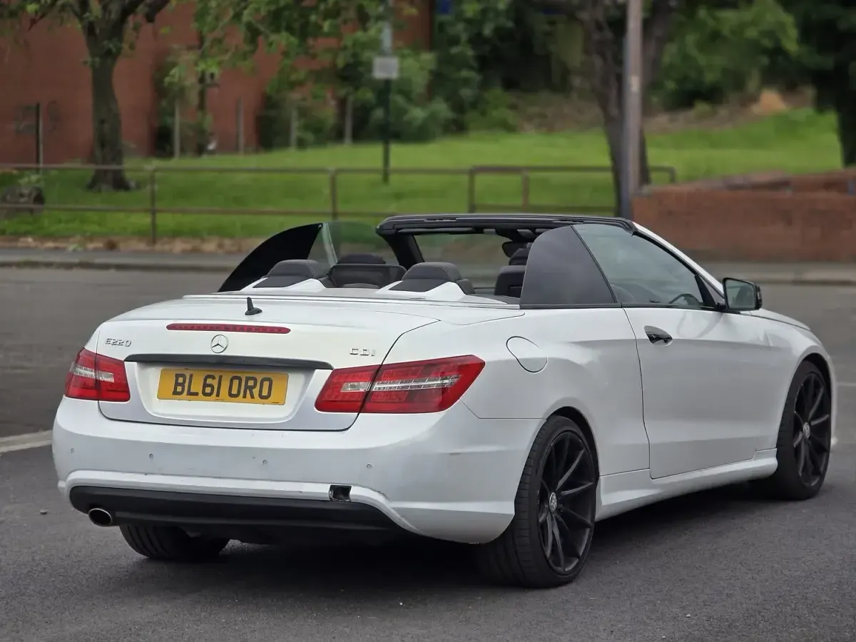 Used Mercedes E220 170 HP (125 kW) 2012 White Cabriolet
