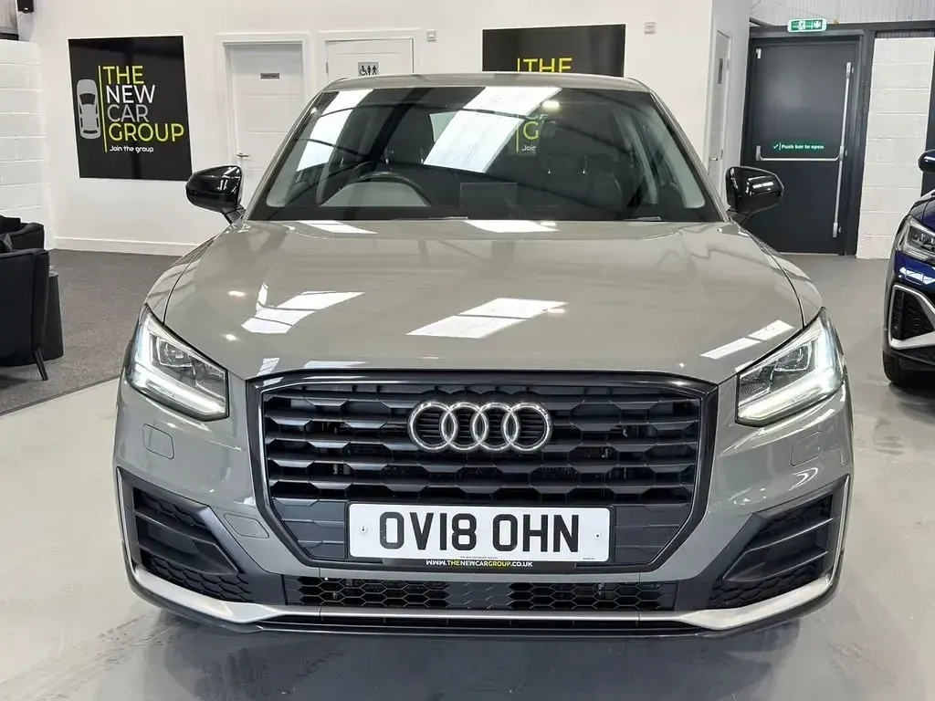 Usado Audi Q2 Design 150 HP (110 kW) 2018 Cinzento SUV