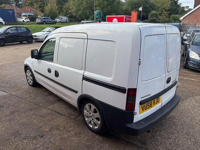 Used Vauxhall Combo 75 HP (55 kW) 2008 White MPV