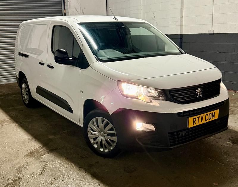 White Used 2022 Peugeot Partner MPV | £7,250 (Super price) - Image 1/4