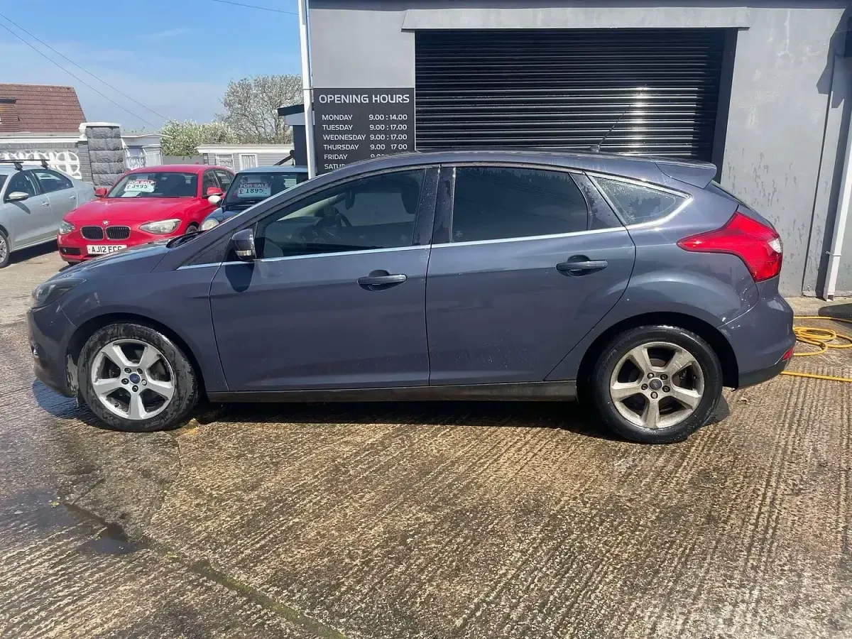 Used Ford Focus Zetec 115 HP (84 kW) 2014 Grey Hatchback