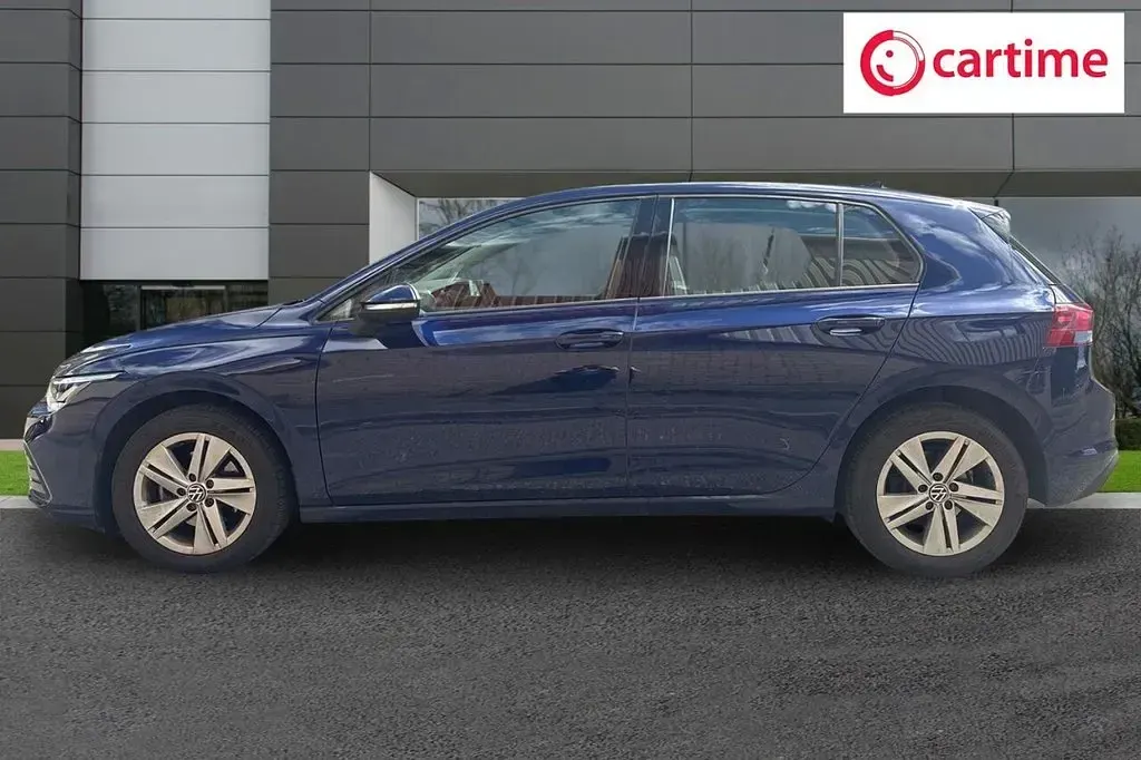 Used VW Golf VIII Life 150 HP (110 kW) 2023 Blue Hatchback