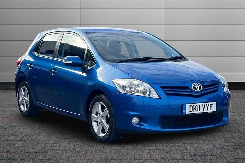 Ixion blue Used 2011 Toyota Auris Hatchback | £4,950 (Fair price) - Image 1/2