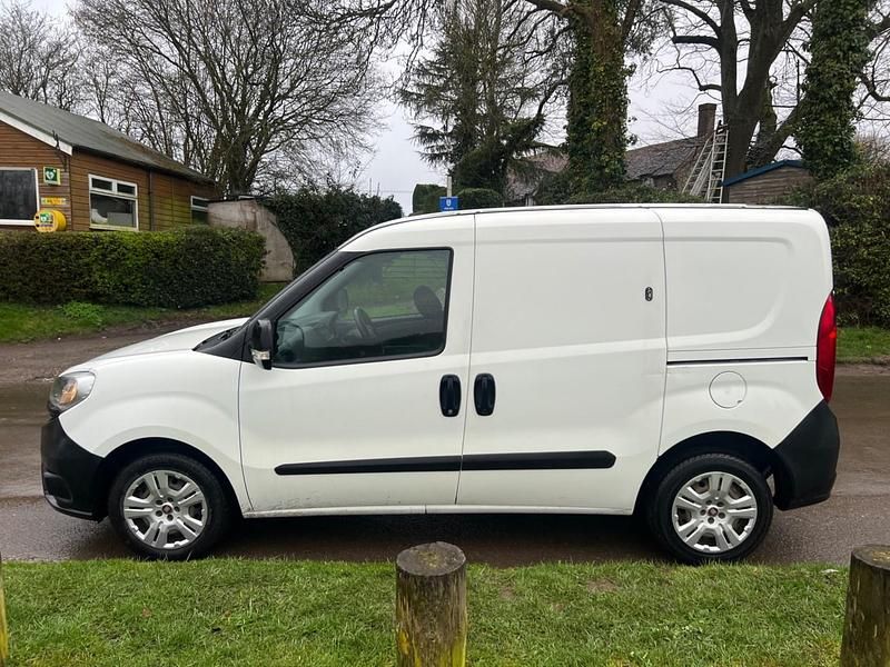 Usado Fiat Doblò 90 HP (66 kW) 2016 Branco Monovolume