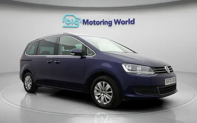 Usado VW Sharan SE 150 HP (110 kW) 2020 Azul Monovolume
