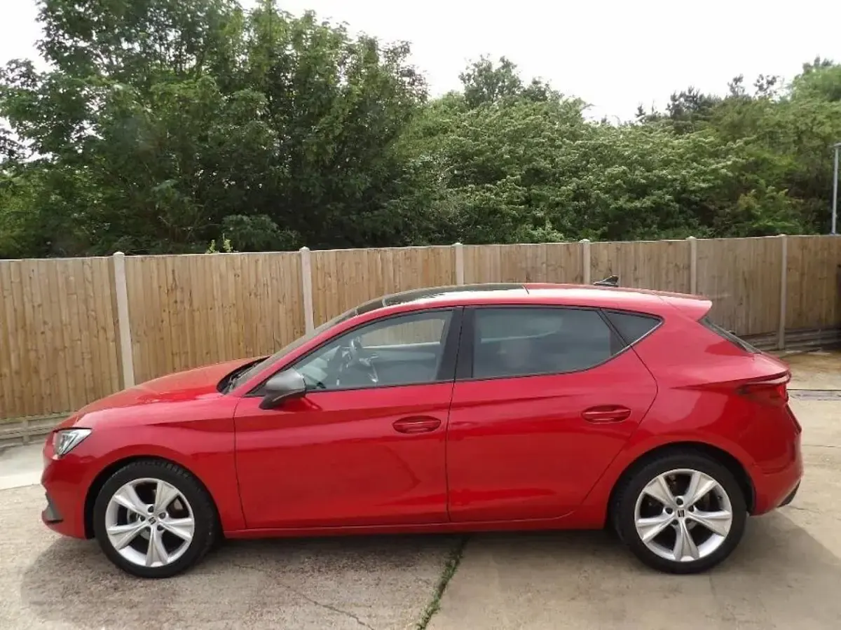 Used Seat Leon FR 108 HP (79 kW) 2023 Red Hatchback